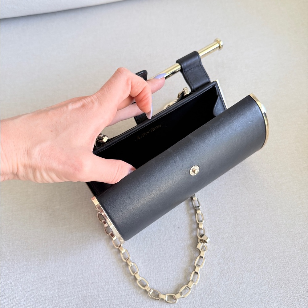 Elegant Black and Gold Clutch with Chain Strap - Picture 6 of 9